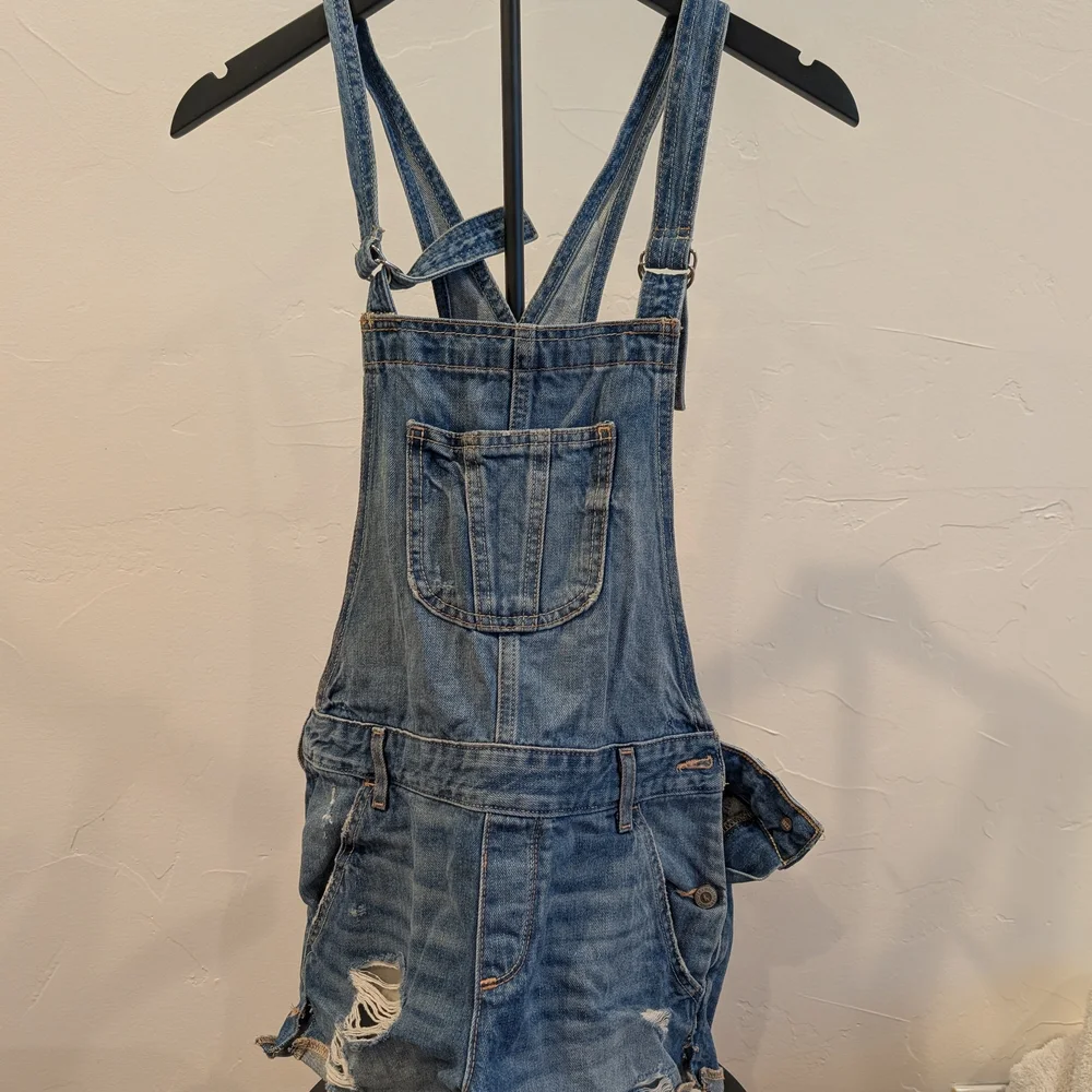 Hollister Blue Denim with Tan Stitching - Picture 1 of 3